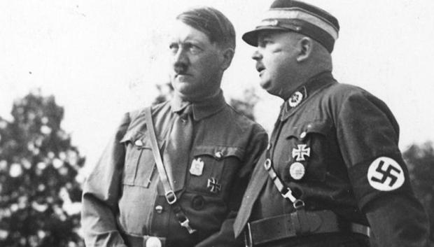 Adolf Hitler y Ernst Röhm en 1933