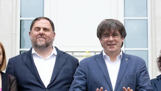 (I-D) La diputada de ERC Meritxell Serret; la expresidenta del Parlament Carme Forcadell; el exvicepresidente y líder de ERC, Oriol Junqueras; el expresidente de la Generalitat y líder de Junts, Carles Puigdemont; y la exconseller Dolors Bassa, en el momento de su reencuentro en la vivienda de Puigdemont en Waterloo, a 7 de julio de 2021, en Waterloo, (Bélgica). Se trata del primer encuentro entre ambos en casi cuatro años, un tiempo en el que han exhibido sus diferencias y los partidos que lideran han chocado constantemente por el rumbo del proyecto independentista.
07 JULIO 2021;INDEPENDENTISTA;JUNQUERAS;WATERLOO;PUIGDEMONT
Europa Press / Europa Press
(Foto de ARCHIVO)
07/7/2021