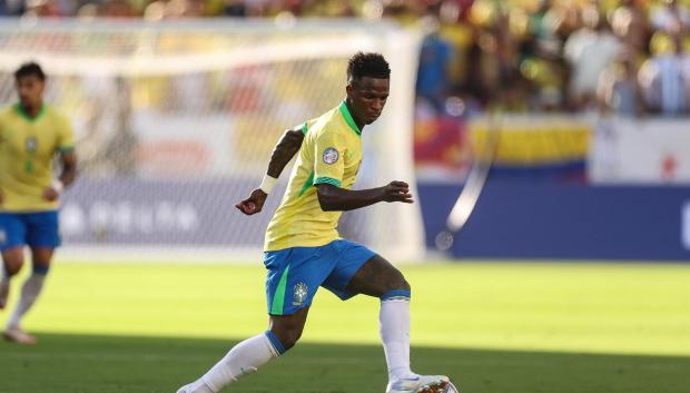 Vinicius Junior estuvo presente en varias jugadas polémicas durante el duelo entre Brasil y Colombia