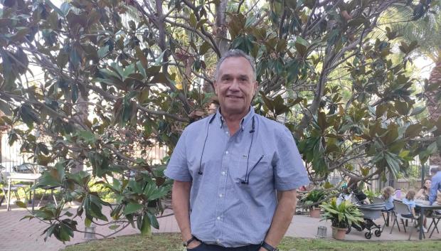 El doctor José Manuel Colmenárez, en Barcelona, tras la entrevista