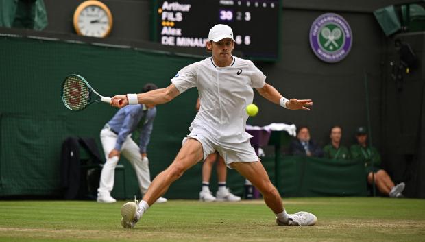 Álex De Minaur durante el partido de octavos de final frente a Arthur Fils