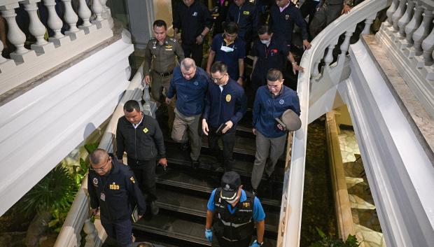 Policía tailandesa en el Hotel de Bangkok, donde ha tenido lugar el crimen