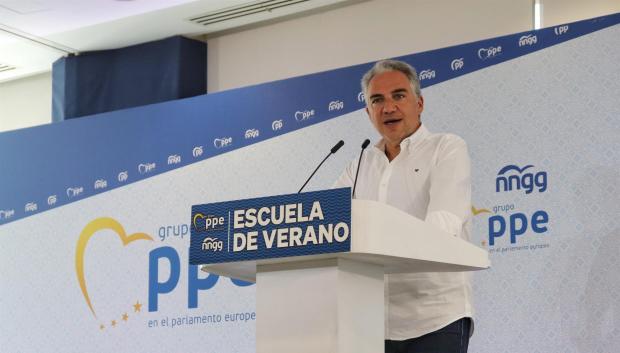 El vicesecretario de Política Autonómica y Local y Análisis Electoral del PP, Elías Bendodo, en la Escuela de Verano de NNGG en Torremolinos