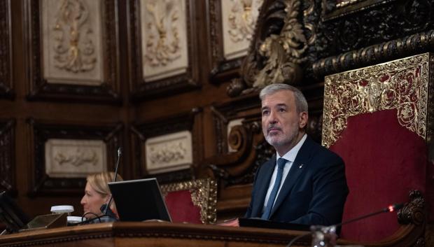 El alcalde de Barcelona, Jaume Collboni, durante un pleno en el Ayuntamiento de Barcelona, a 26 de julio de 2024, en Barcelona, Catalunya (España). El Ayuntamiento de Barcelona celebra el último pleno del curso político en el que se despide al líder de Junts, Xavier Trias, como concejal, después de presentarse a las elecciones para volver a optar a la alcaldía. Durante la sesión plenaria, se somete a aprobación provisional el aumento de la tasa turística hasta el máximo de cuatro euros. El pleno es el último del curso político.
26 JULIO 2024;BARCELONA;CATALUNYA;DESPEDIDA DE TRIAS
David Zorrakino / Europa Press
26/7/2024