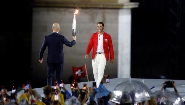 Rafa Nadal y Zinedine Zidane con la antorcha olímpica