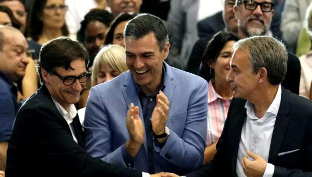 Pedro Sánchez, Zapatero y Salvador Illa en un mitin del PSC