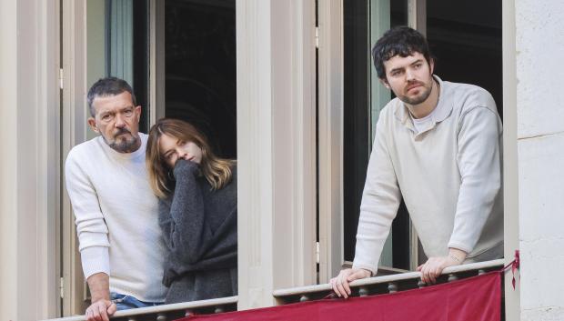 Antonio Banderas, Stella del Carmen Banderas y Álex Gruszynski  en Semana Santa en Málaga.