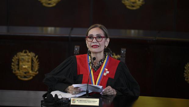 Caryslia Rodríguez Rodríguez, presidenta del TSJ mientras lee la sentencia que proclama a Maduro presidente