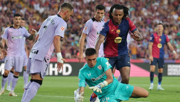 Alex Padilla salvó al Athletic de un resultado mayor ante el Barcelona
