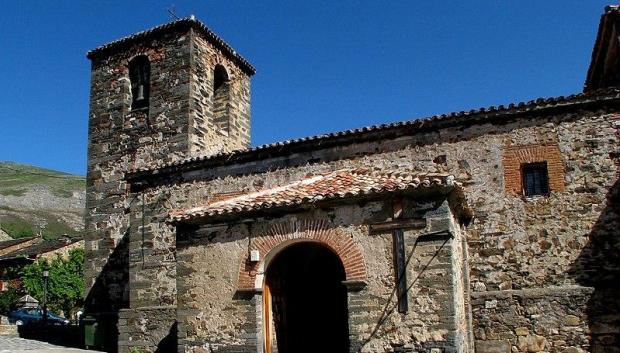 Iglesia de San Ildefonso de Valverde de los Arroyos (Guadalajara, España).