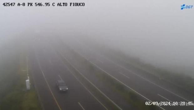 La autovía A-8, en Lugo, este lunes volvió a estar cubierta por niebla