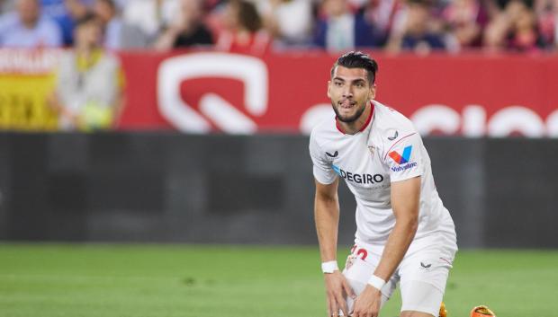 Rafa Mir, en un partido con el Sevilla