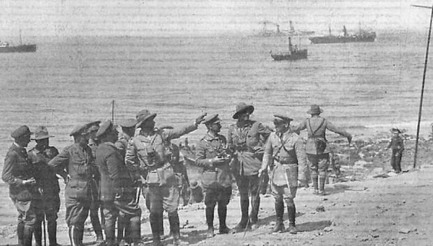 El general Saro con el general Sanjurjo en la playa de la Cebadilla