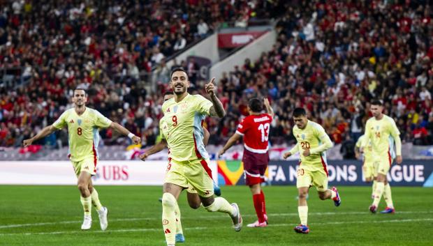 Joselu celebra tras marcar el 0-1 ante Suiza