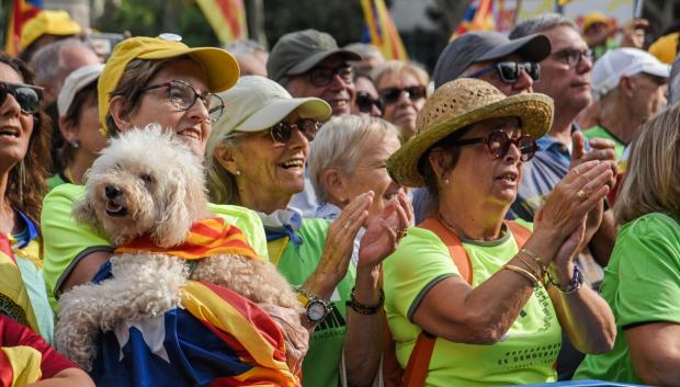 Decenas de personas durante la manifestación de ACN por la Diada, a 11 de septiembre de 2024, en Barcelona, Catalunya (España). Assemblea Nacional Catalana (ANC), Òmnium Cultural, Associació de Municipis per la Independència (AMI), Consell de la República, La Intersindical, CIEMEN y CDR, entidades organizadoras de las manifestaciones de la Diada de Catalunya, han instado a la "movilización multitudinaria" en el primer 11 de septiembre sin un presidente independentista al frente de la Generalitat desde hace 12 años.

Alberto Paredes / Europa Press
11 SEPTIEMBRE 2024;DIADA;11S;CATALUÑA;ESTELADA;
11/9/2024