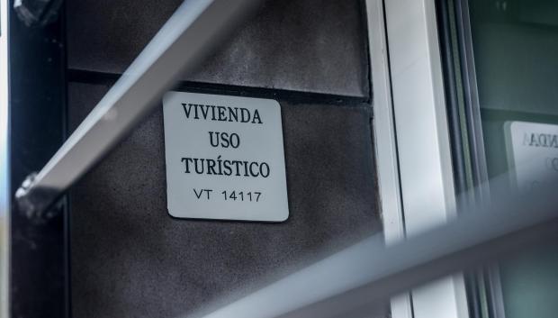 Fachada de un piso turístico en Madrid