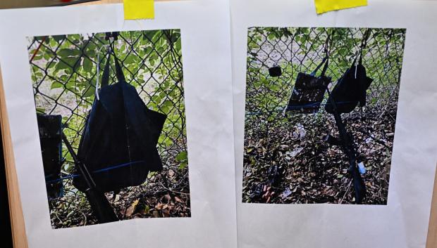 Imágenes de evidencias encontradas en la cerca del campo de golf del presidente estadounidense Donald Trump