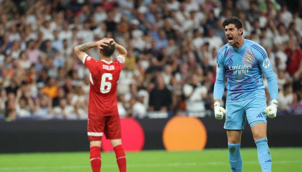 Thibaut Courtois celebra una de sus paradas