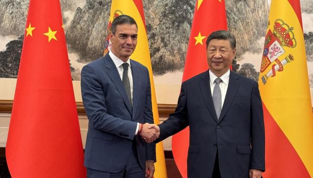 Pedro Sánchez junto al presidente de China durante su visita