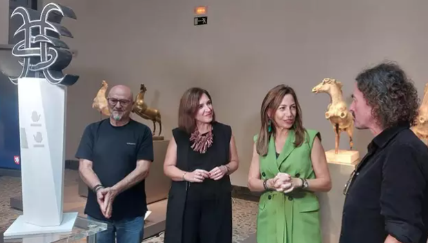 Presentación de la escultura de Héroes del Silencio