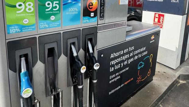 El surtidor debe estar reconocido como de autoservicio en una placa