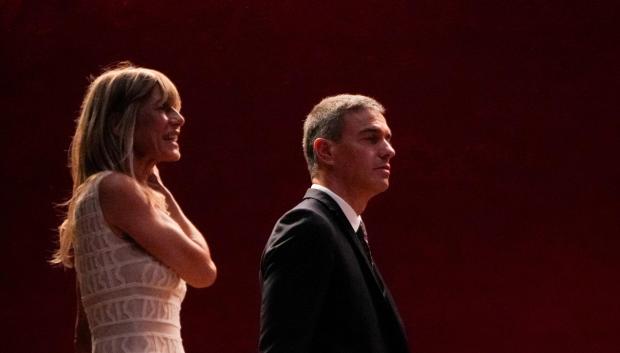 El presidente del Gobierno, Pedro Sánchez, y su mujer, Begoña Gómez