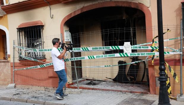 Imagen de la vivienda en la calle Fernando Martín en Guillena donde se ha producido el incendio en la que han fallecido cuatro personas
