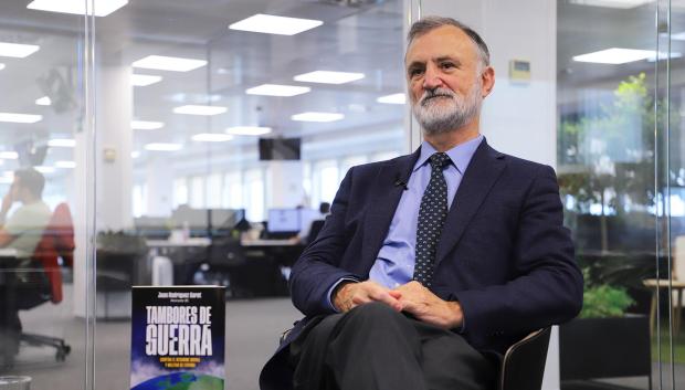El almirante Juan Rodríguez Garat, en la redacción de El Debate