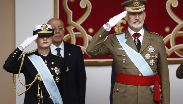 Así ha sonado el himno de España a la llegada de los Reyes al desfile por el Día de la Hispanidad