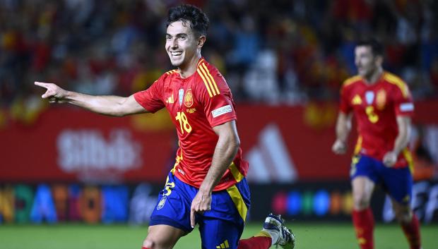 Martín Zubimendi celebra el gol de la victoria ante Dinamarca