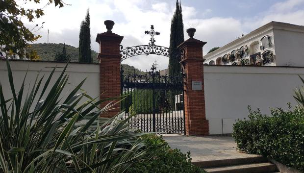 Entrada al cementerio de Montcada i Reixach, en la actualidad
