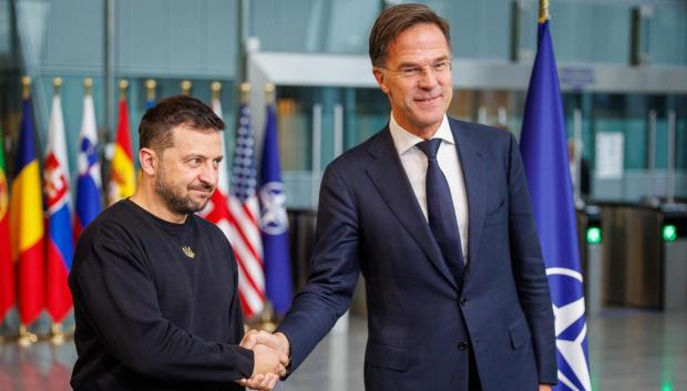 Volodímir Zelenski, presidente de Ucrania, con Mark Rutte, secretario general de la OTAN