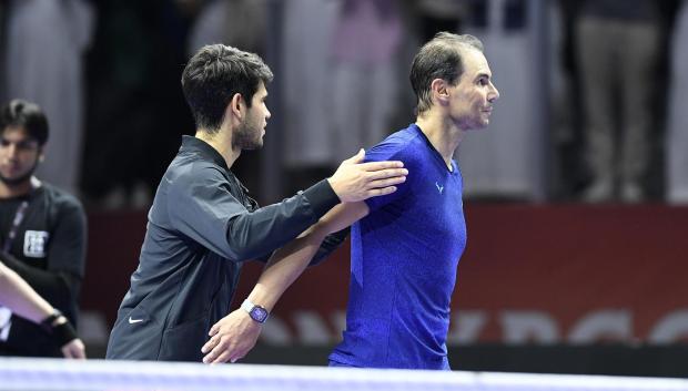 Rafael Nadal y Carlos Alcaraz se saludaron cariñosamente tras finalizar su partido