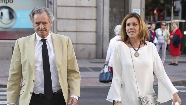 Maria Dolores de Cospedal e Ignacio López del Hierro durante el funeral de Fernando Domecq en Madrid
30/05/2019