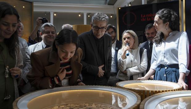 El secretario de Estado de Cultura de España, Jordi Martí, y la ministra de Cultura de Chile, Carolina Arredondo asisten a la inauguración de la muestra Nuestra Señora de las Mercedes