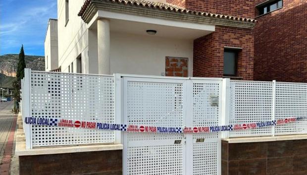 Imagen de los chalets okupados en Oropesa del Mar, Castellón