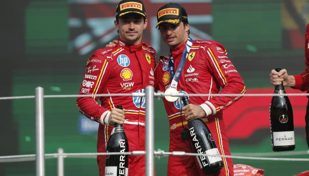 Carlos Sainz y Charles Leclerc posan por el doblete (primer y tercer clasificado) de Ferrari en el GP de México