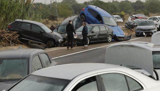 Vehículos amontonados tras la DANA en la Comunidad Valenciana.