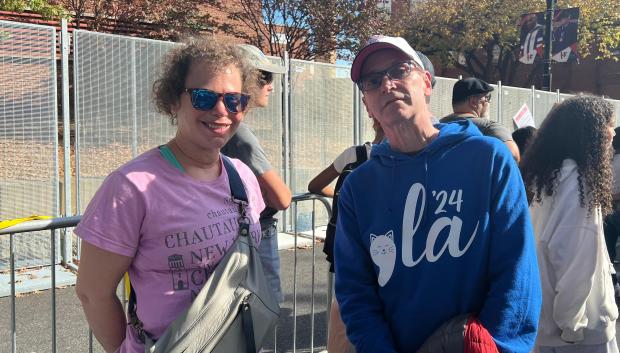 Dos seguirdores de Kamala Harris, Debbie y Michael, el día después de las elecciones en la Universidad de Howard