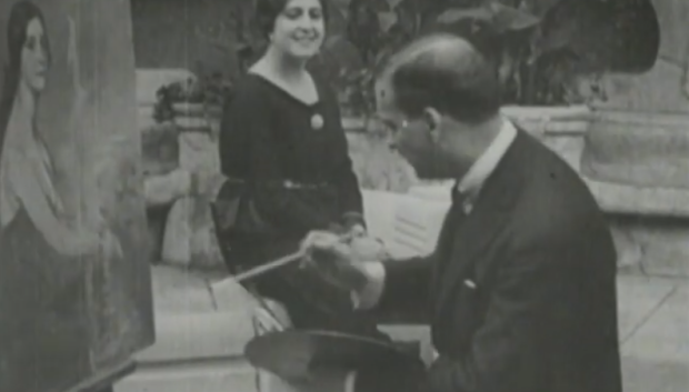 Julio Romero de Torres pintando a una modelo en su casa de Córdoba