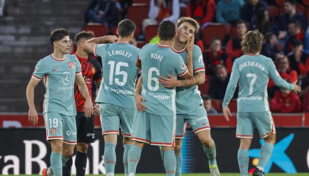 Los jugadores del Atlético de Madrid celebran el gol de Julián Álvarez