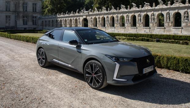 El DS 4 entra de lleno en el terreno de los vehículos compactos de calidad premium