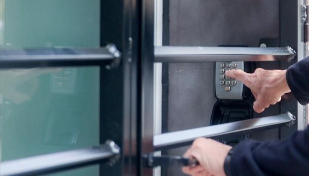 Caja de seguridad de un piso turístico en Madrid