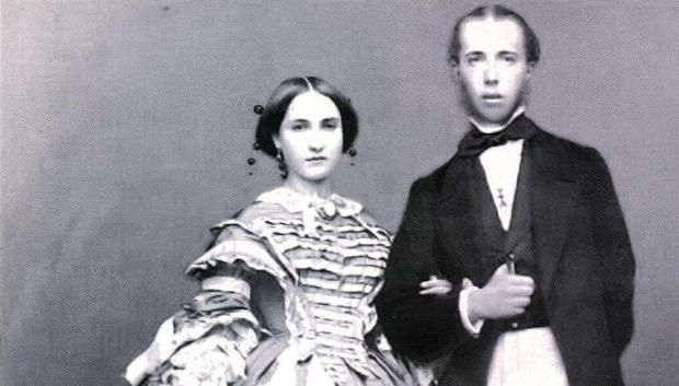 Fotografía del joven Archiduque Maximiliano y Archiduquesa Carlota