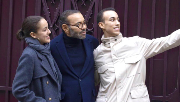 Rey de Marruecos con sus hijos