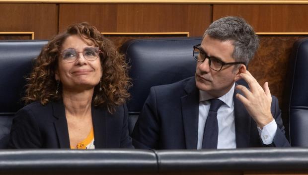 La vicepresidenta primera y ministra de Hacienda, Maria Jesús Montero, y el ministro de la Presidencia, Justicia y Relaciones con las Cortes, Félix Bolaños