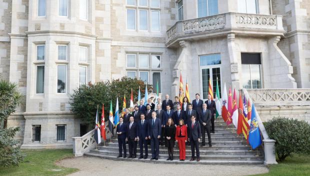 Foto de familia de la XXVII Conferencia de Presidentes presidida por Felipe VI