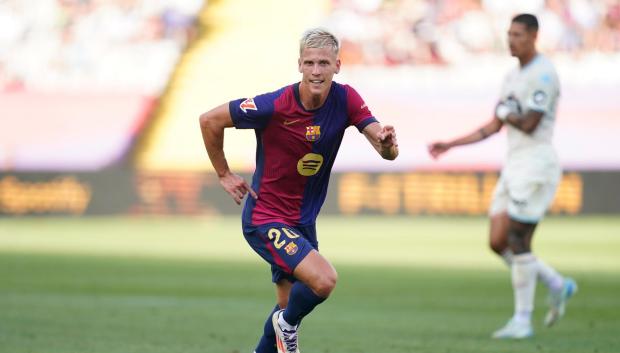 Dani Olmo celebra uno de sus goles con el Barça