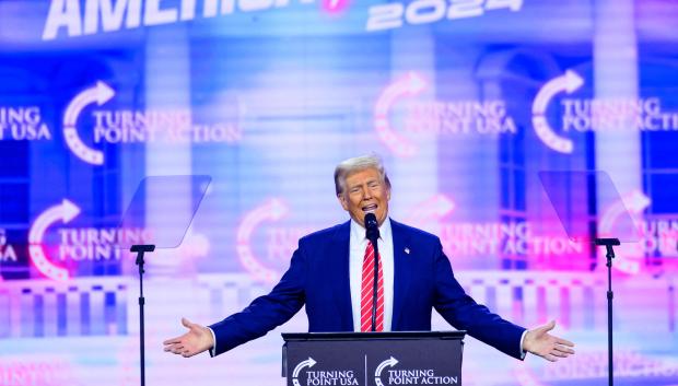 El presidente electo de Estados Unidos, Donald Trump, habla durante el AmericaFest 2024