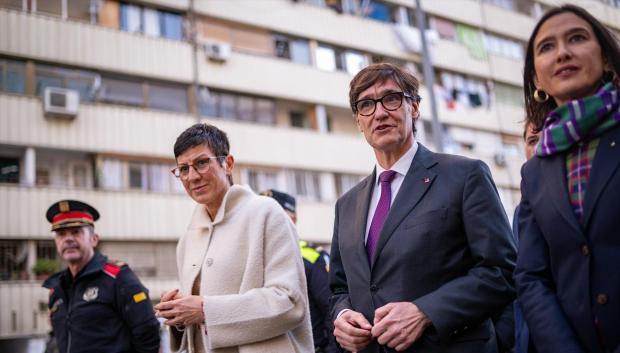 La alcaldesa de Sant Adrià de Besòs, Filo Cañete y el presidente de la Generalitat de Catalunya, Salvador Illa, en la Mina